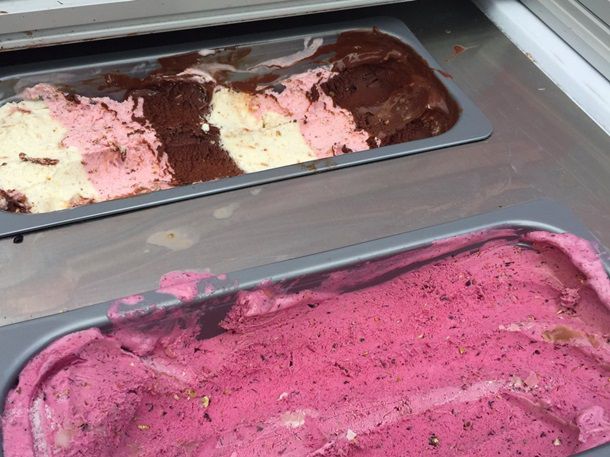 Британцы начали переходить на мороженое с жуками и червями