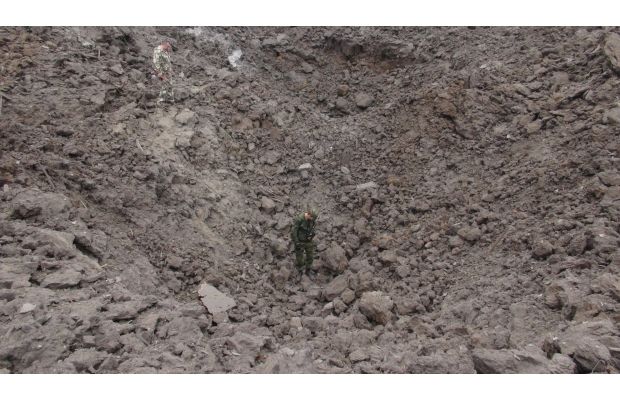 Мощный взрыв на химзаводе в Донецке образовал огромную воронку