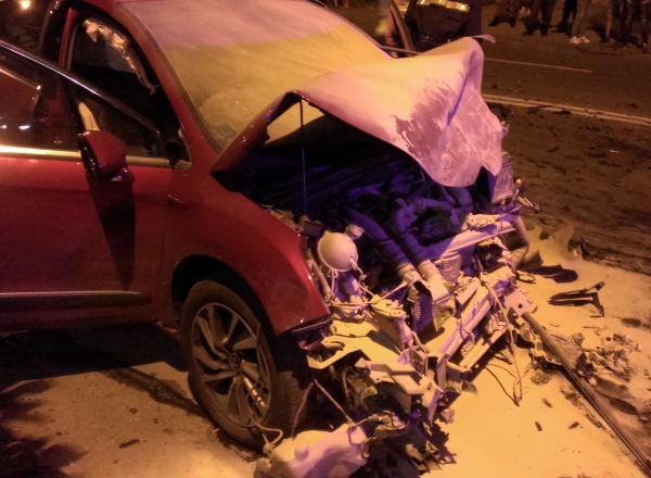 Citroen facut zob in capitala, dupa ce a lovit doua masini