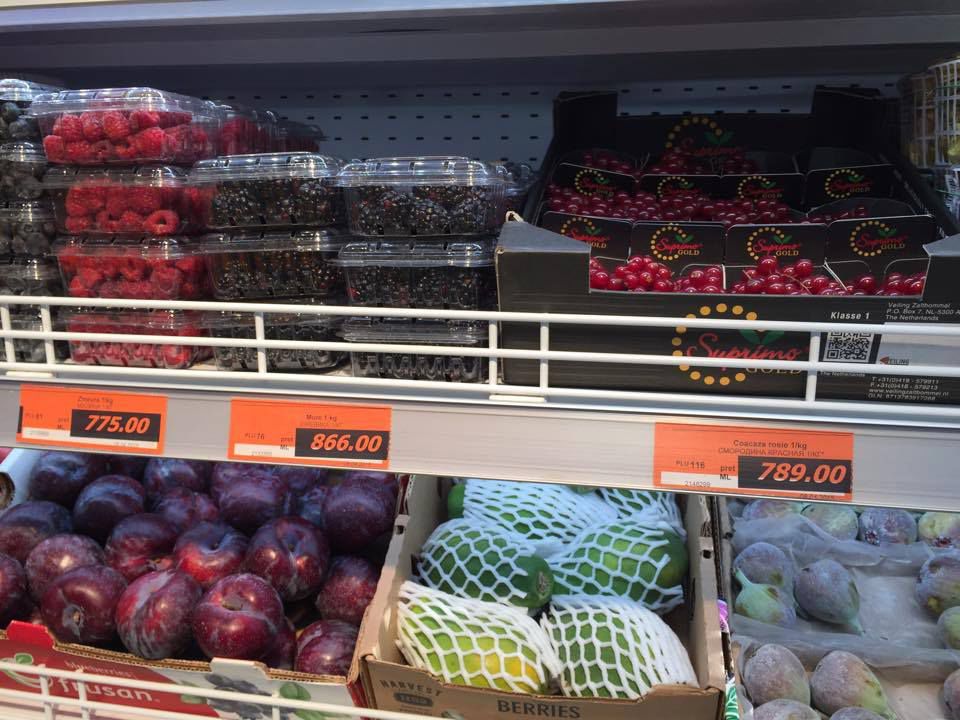 Fructe cu prețuri astronomice, într-un magazin din Chișinău