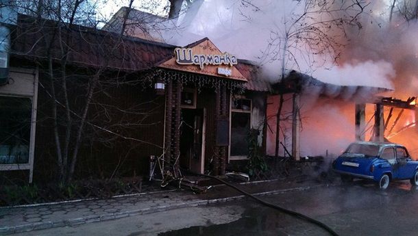 В Одессе сгорело кафе с ретроавтомобилями