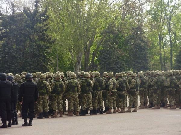 К Дому профсоюзов в Одессе стянули бронетехнику и 2000 силовиков