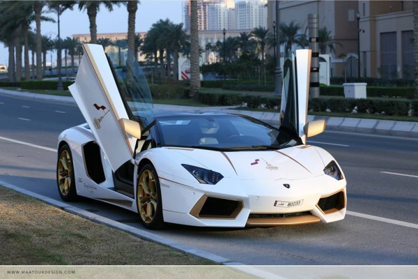 В ОАЭ представили золотой Lamborghini