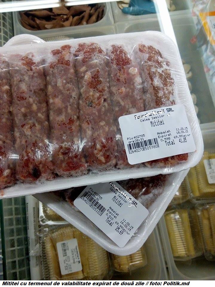Nereguli și produse expirate, în ajun de Paști, pe rafturile unui supermarket