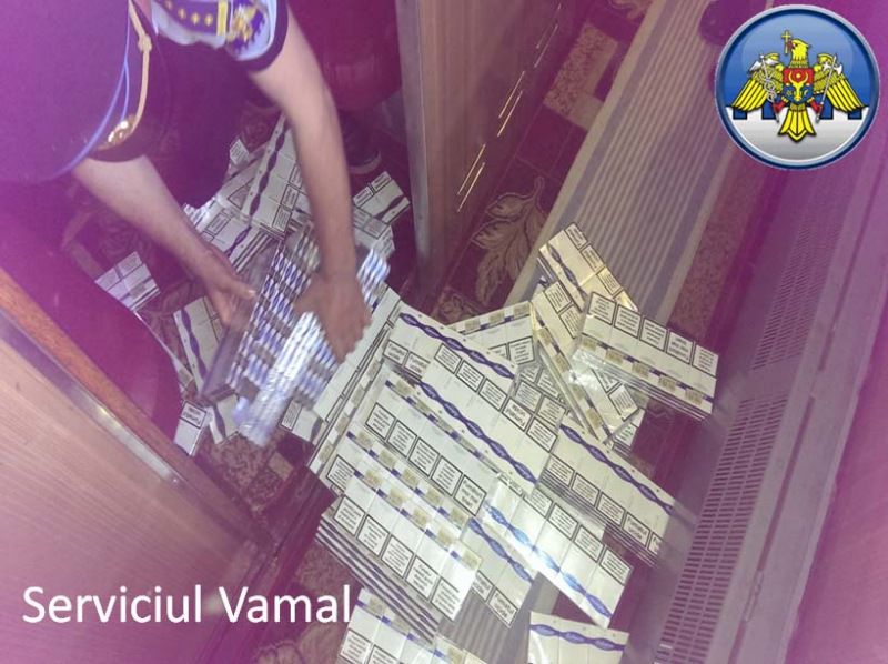 Ţigări de cotrabandă, nedeclarate la vamă