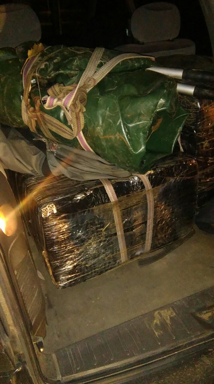 В брошенном автомобиле полиция обнаружила 3000 пачек сигарет