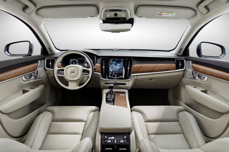 Volvo представило седан S90
