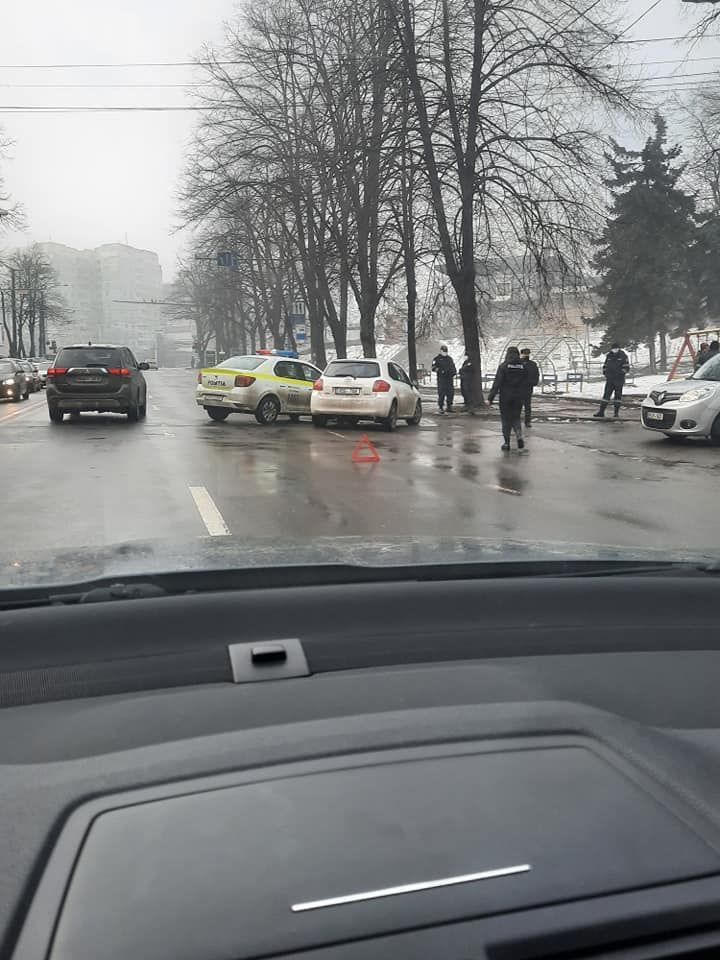 Accident la Botanica cu implicarea unei mașini de Poliție