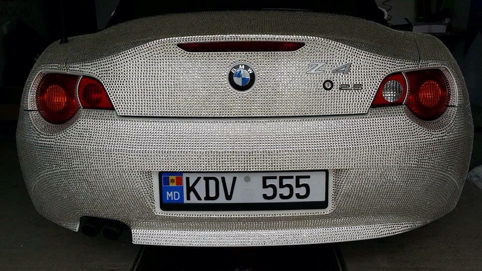 В Кишиневе появился усыпанный кристаллами Swarovski BMW Z4