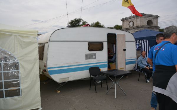 Палаточный городок в центре Кишинева расширяется и обустраивается