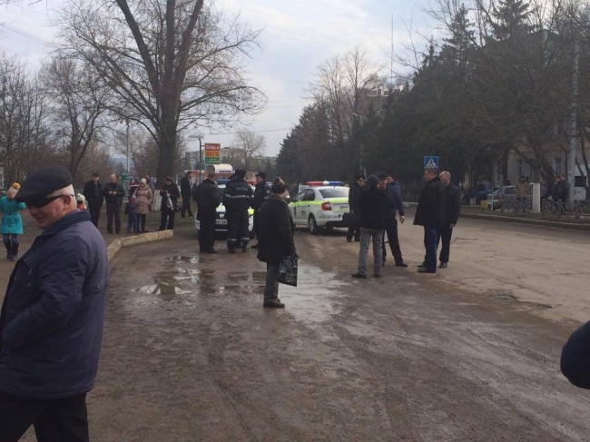 Во Флорештах внедорожник врезался в магазин