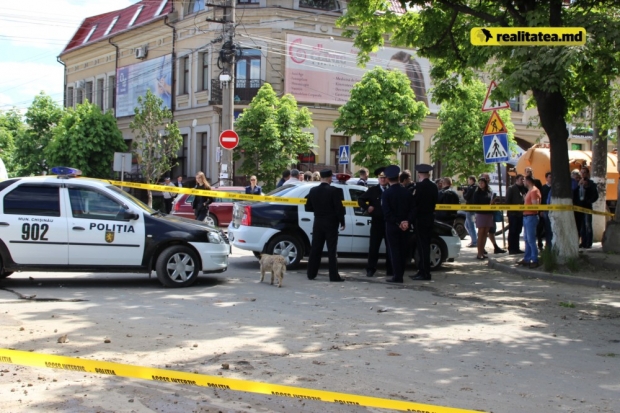 По факту разрыва водопровода в центре Кишинева начнется служебное расследование