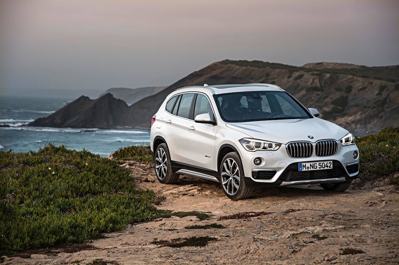 BMW представила свой первый переднеприводный кроссовер X1