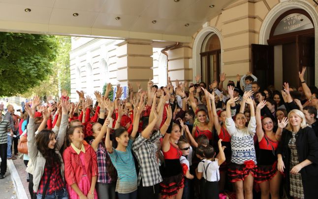 „Românii au talent“, la Chişinău. Moldovenii s-au înghesuit ieri ca să arate tot ce pot