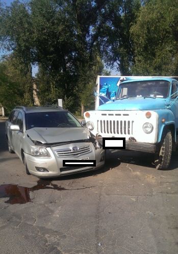 В Кишиневе ЗиЛ столкнулся с Toyota