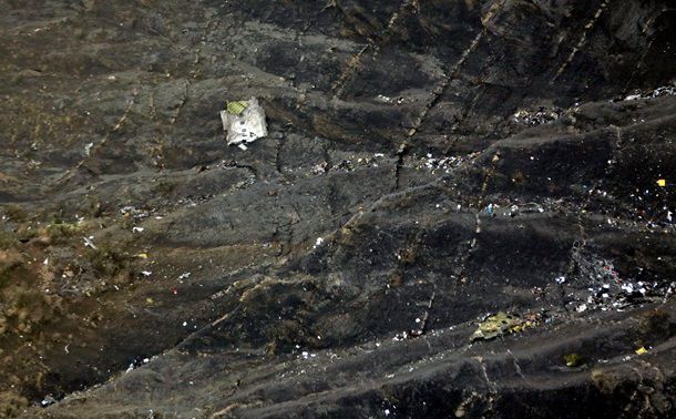 Появились фото обломков самолета, рухнувшего в Альпах