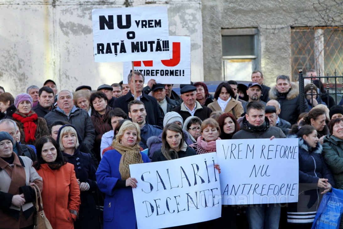 Сотни медиков протестуют против отставки директора Национального центра экстренной медицинской помощи