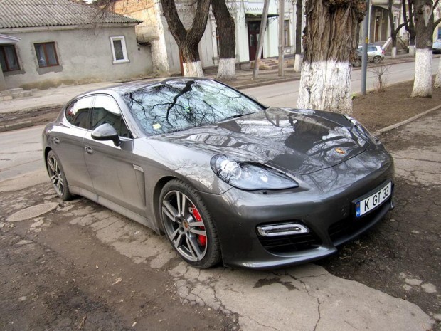 Лихач на Porsche с виадука - профессиональный гонщик