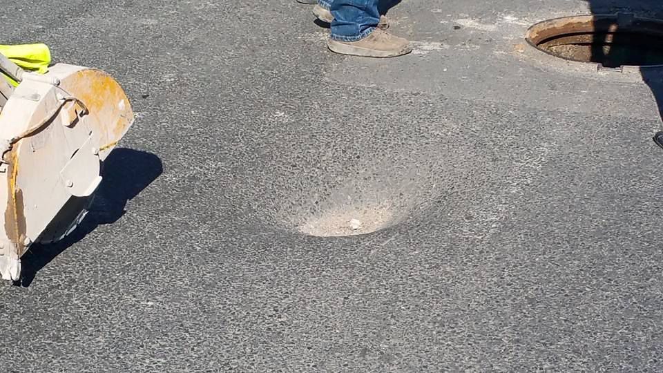 На недавно отремонтированной улице А.Руссо провалился асфальт