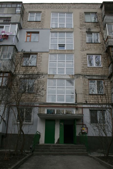 Geamuri noi în peste 140 de blocuri locative din Chişinău