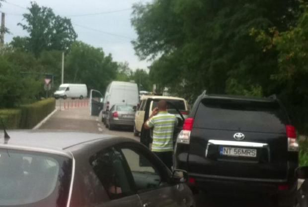 Rânduri la vama Sculeni. Oamenii supărați au coborât din mașini