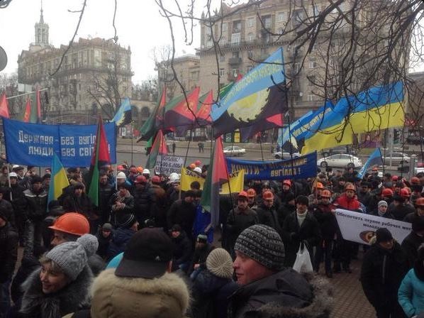 В Киеве шахтеры пикетируют Минэнерго: требуют спасти отрасль