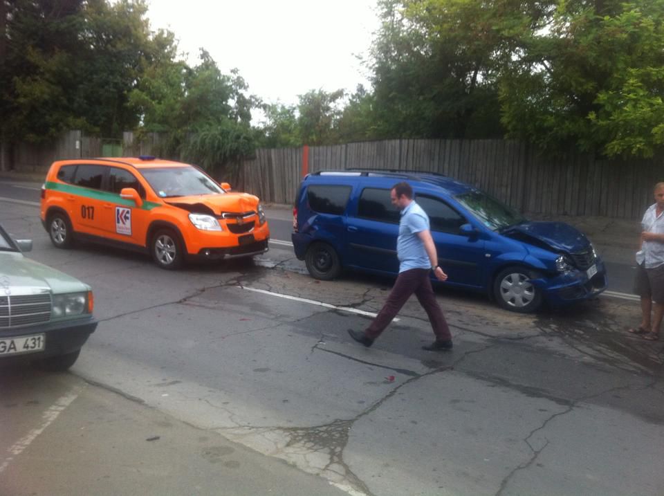 Цепное ДТП в центре столице: повреждены три автомобиля