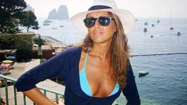 Logodnica sexy de 28 de ani a lui Berlusconi îşi declară dragostea necondiţionată pentru el