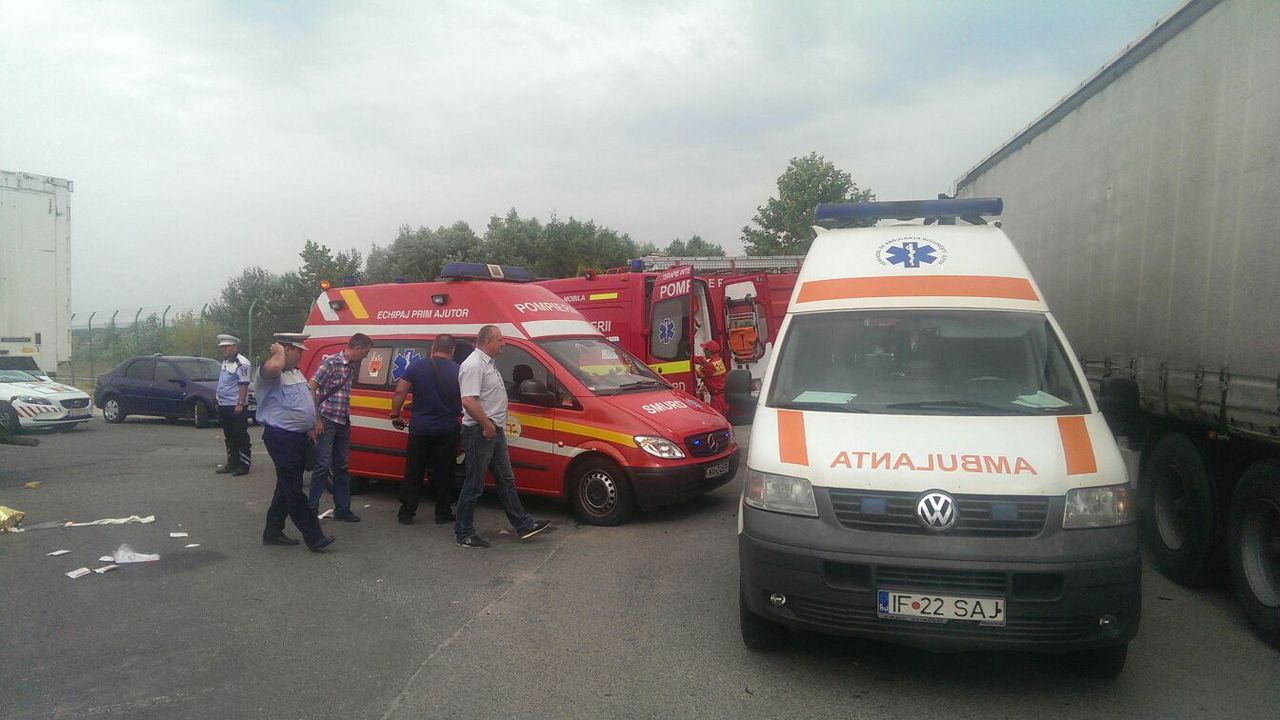 Два человека погибли, пять ранено в аварии с грузовиком в Румынии
