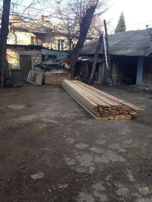 В Оргееве ремонтируют крышу поврежденеую сильным порывом ветра