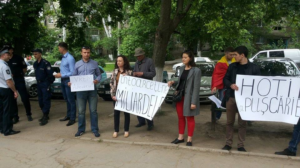 Акции протеста прошла у здания Апелляционной палаты Кишинева