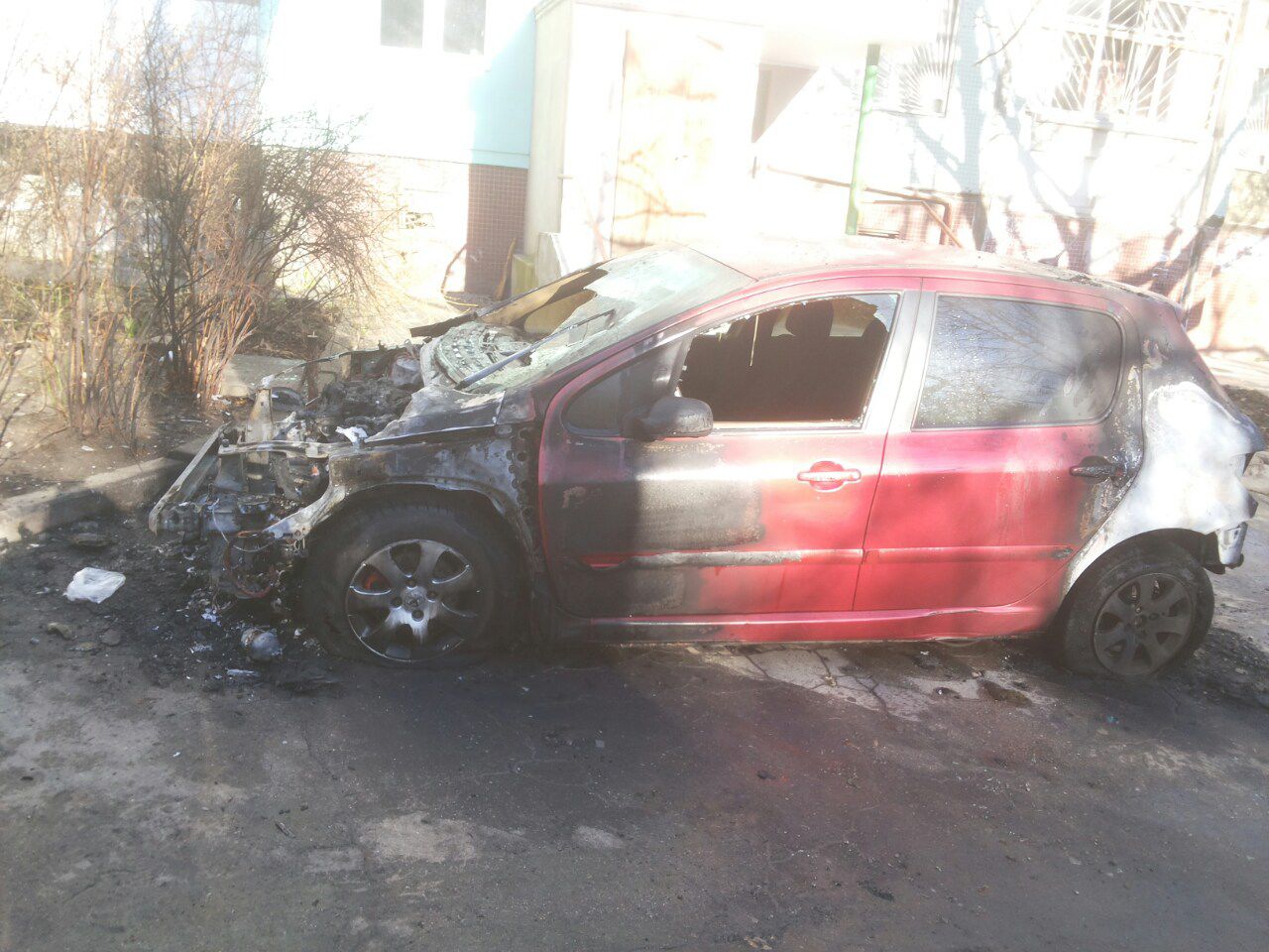 Сегодня на Ботанике горело сразу два автомобиля