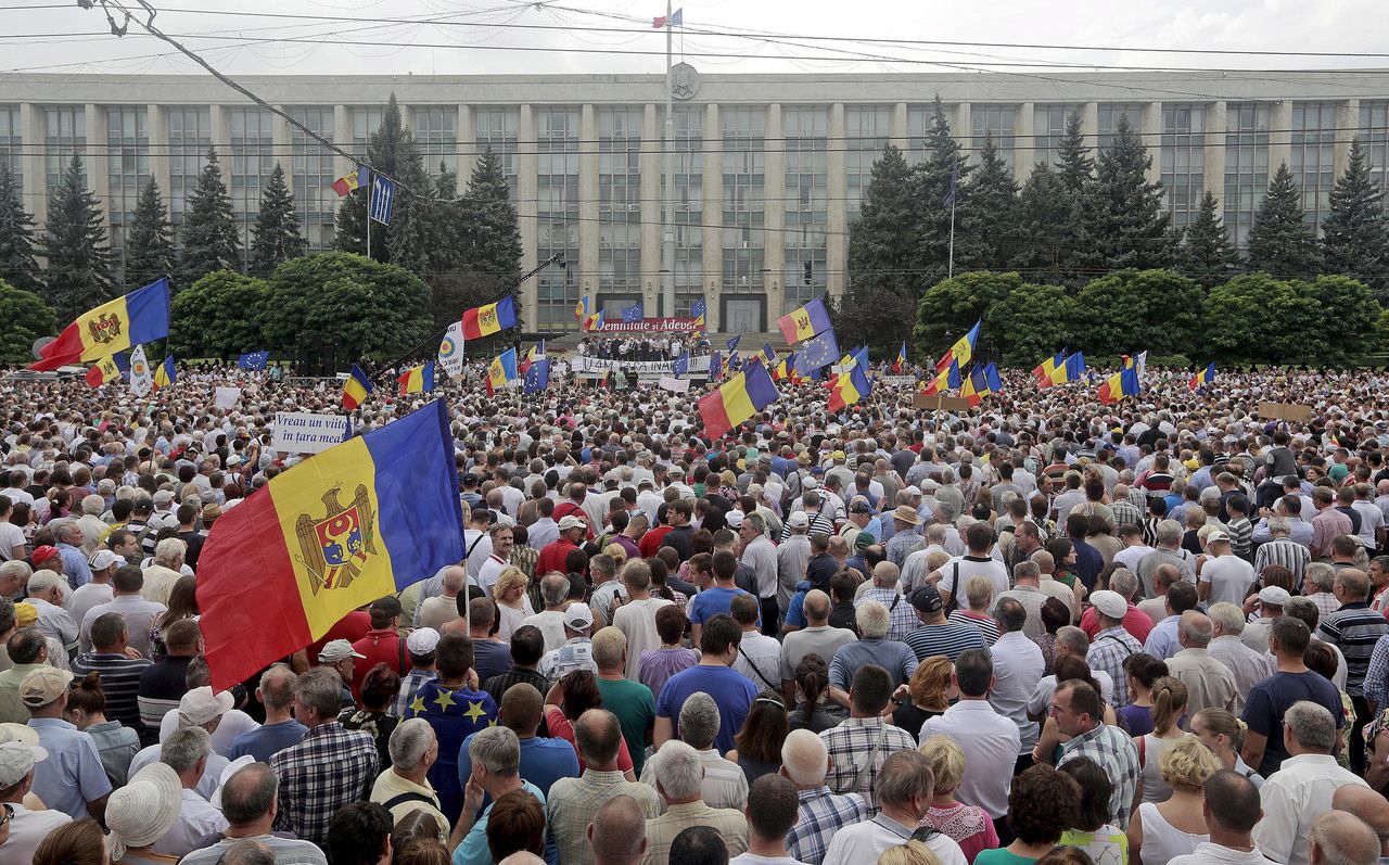 Молдова проваливается в тартарары