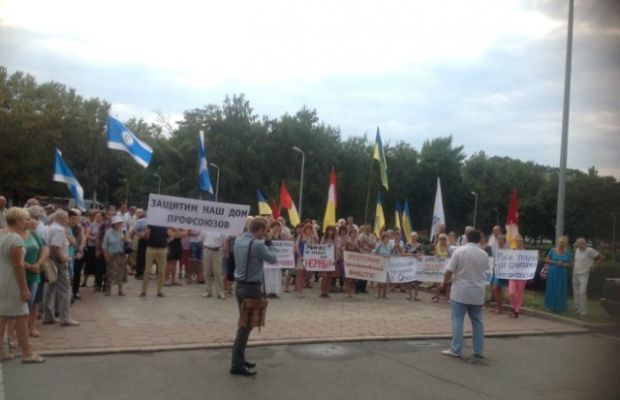 В Одессе митингуют против проведения гей-фестиваля и размещения штаба ВМС в Доме профсоюзов
