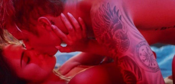 Xenia Deli se sărută cu Justin Bieber în noul clip al interpretului