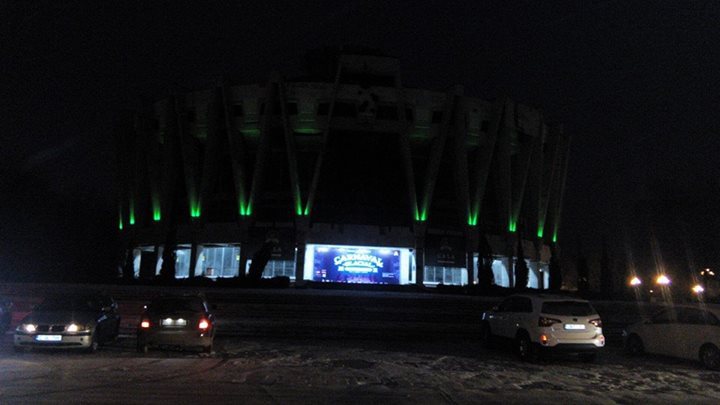 На праздники Кишиневский цирк украсили разноцветной иллюминацией
