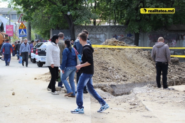 По факту разрыва водопровода в центре Кишинева начнется служебное расследование