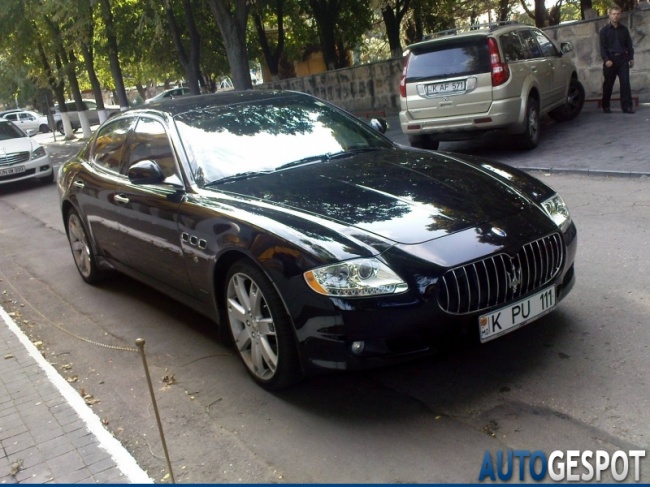 Masini de sute de mii de euro surprinse in Chisinau