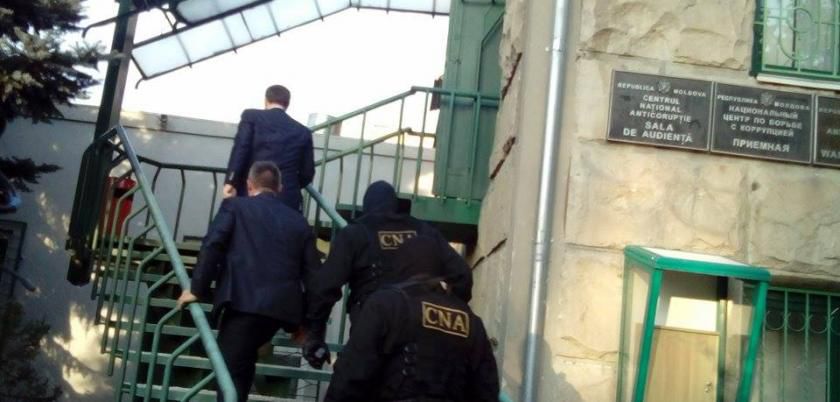 Влад Филат доставлен в НАЦ. Прокурор требует ареста