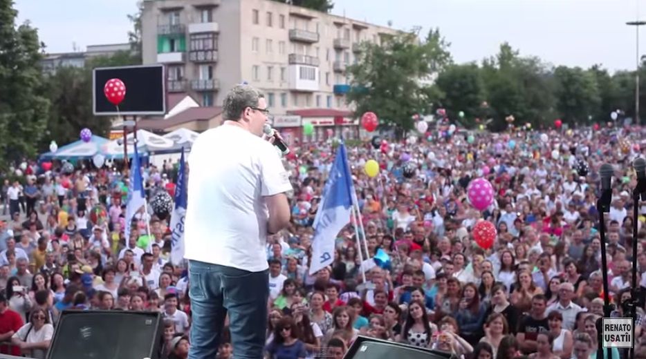Ренато Усатый и концерт «Нашей Партии» покорили Глодяны