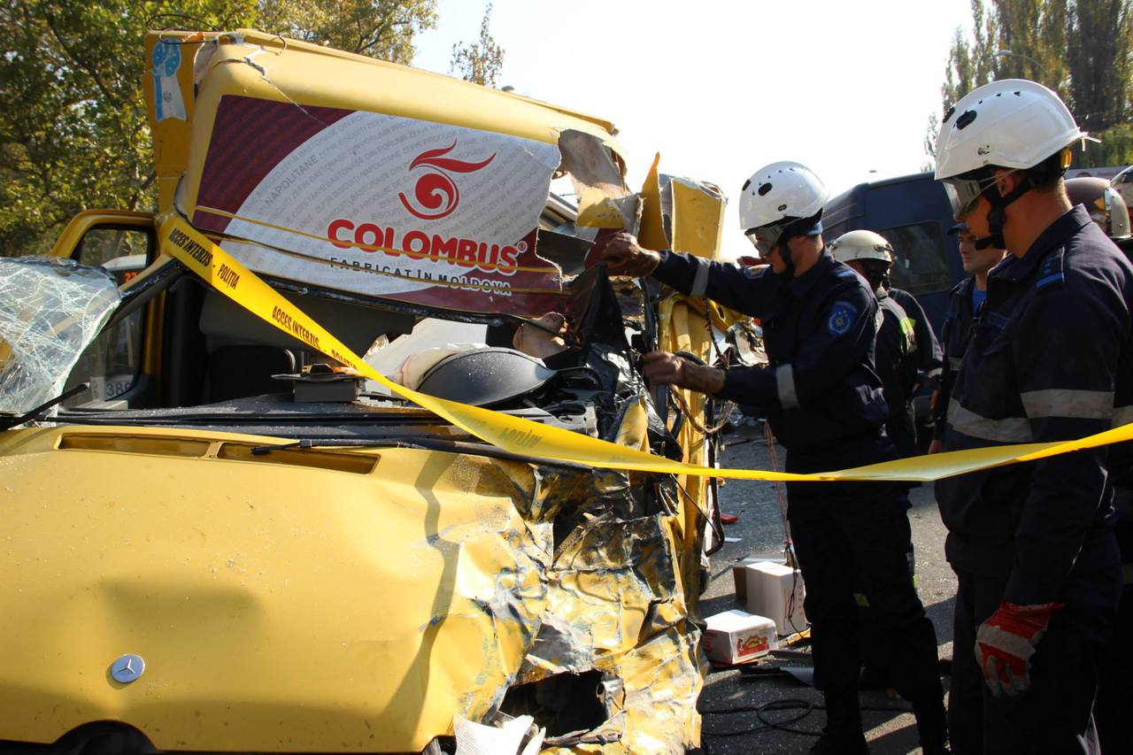 На Скулянке маршрутка столкнулась с грузовиком: 2 погибших