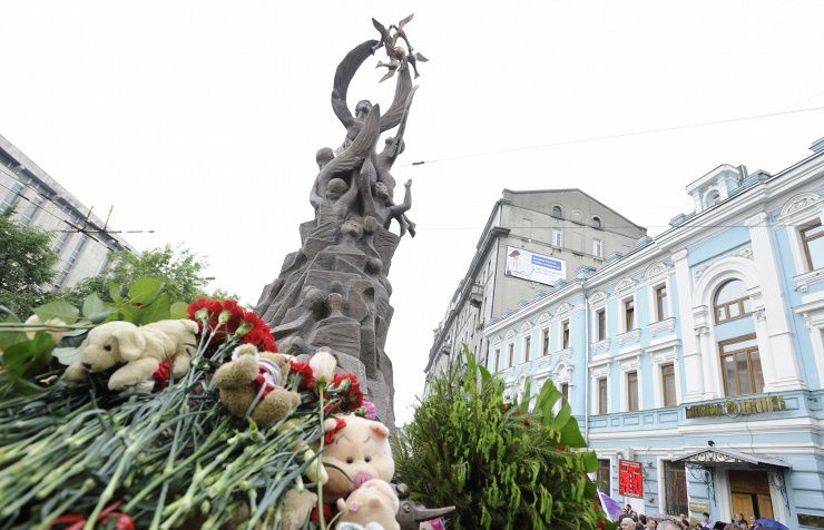 Москвичи вспоминают жертв терактов