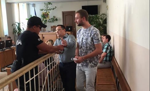 Племянника Влада Филата заковали в наручники в зале суда