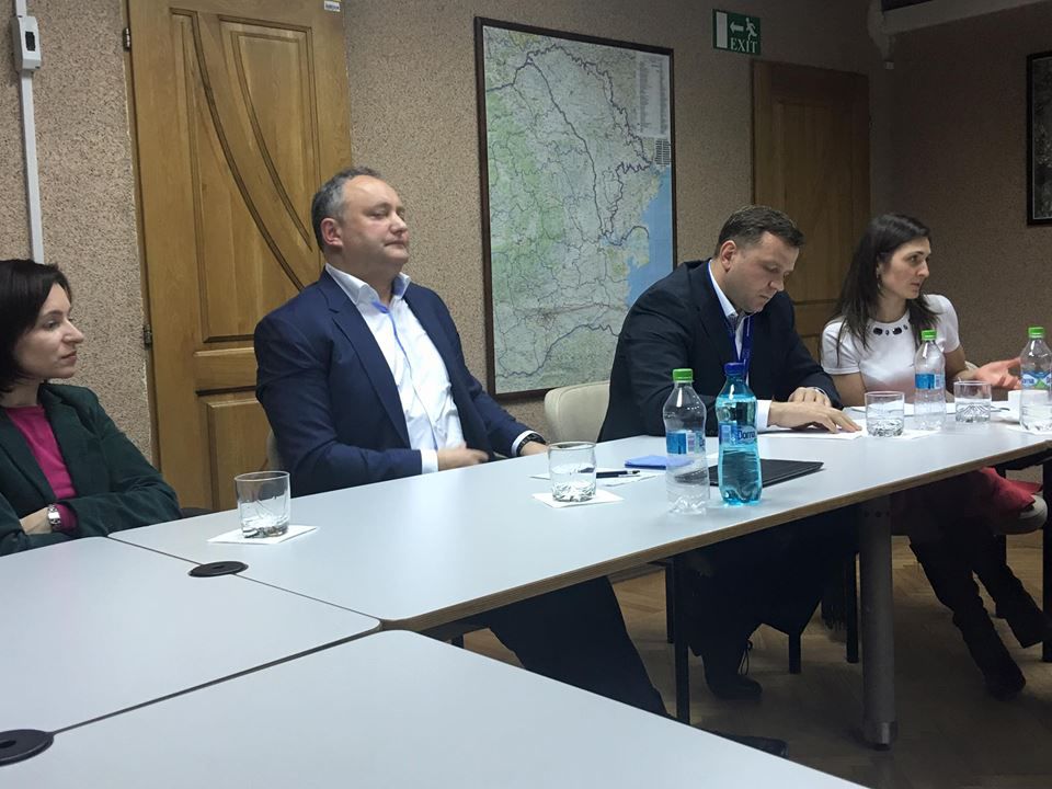 Pirkka Tapiola, fotogenic în selfie-urile cu Renato Usatîi