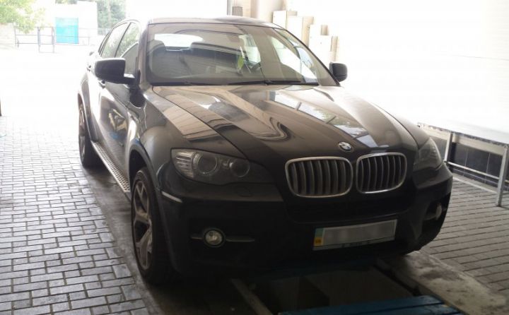 Autoturism de lux, reținut la frontieră. Reacţia şoferului ghinionist