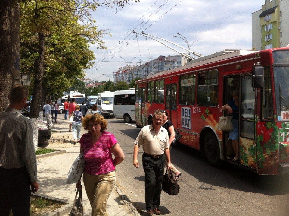 На Рышкановке из-за отсутствия света стоят троллейбусы