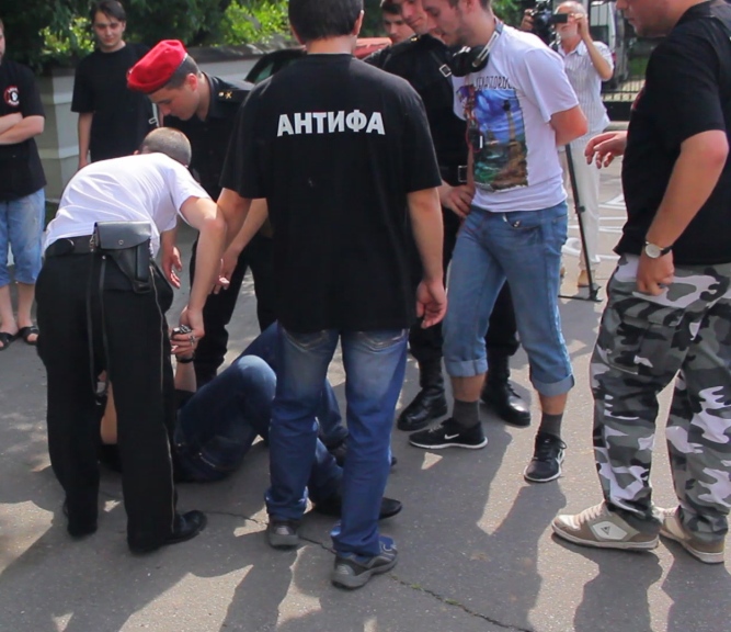 Полиция разогнала антивоенную акцию у посольства Украины