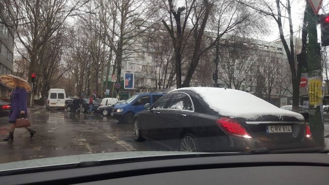 Зима не сдается: этой ночью в Кишиневе выпал снег