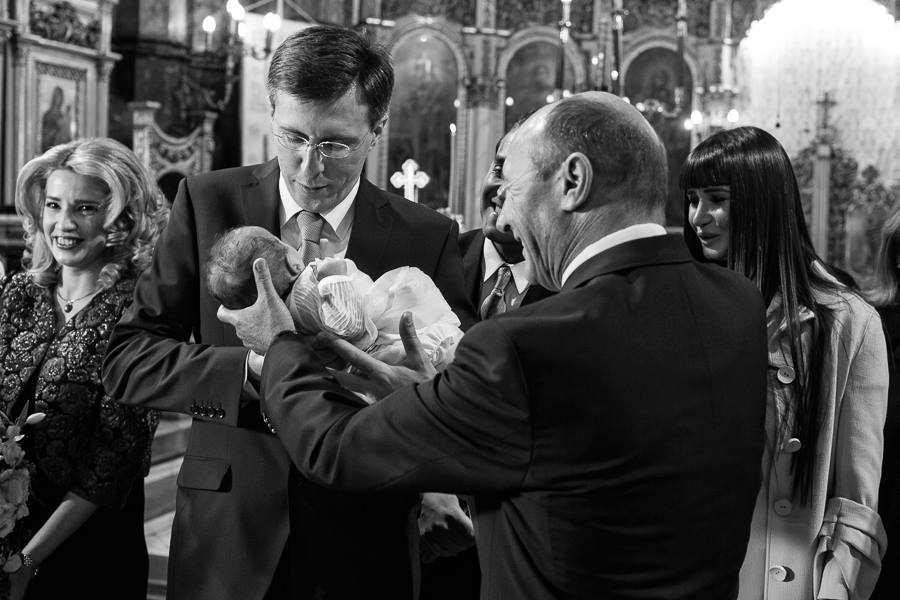 Nepoata presedintelui Romaniei, Sofia Anais, a fost botezata. Dorin Chirtoaca - nasul de botez