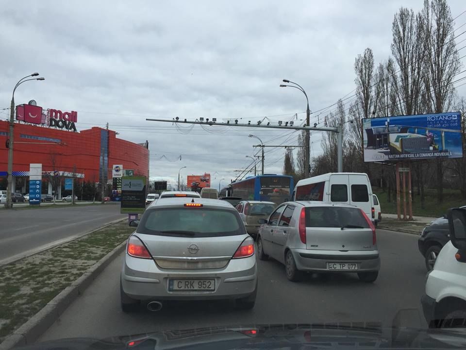 Этим утром снова образовалась пробка на виадуке
